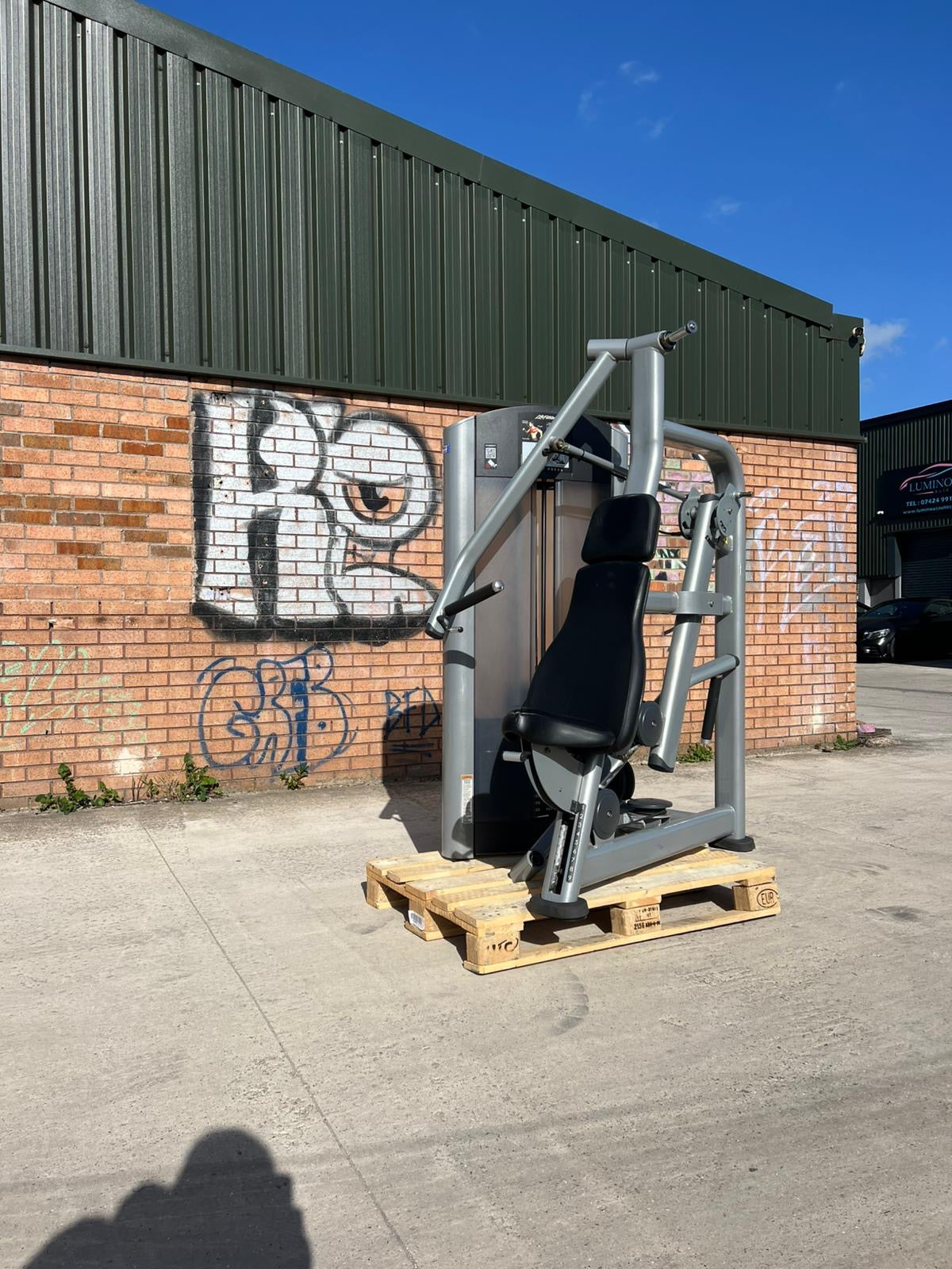 Life Fitness Signature Series Chest Press – Commercial Strength Machine