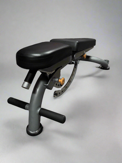 Matrix Aura G3 Adjustable Incline Bench