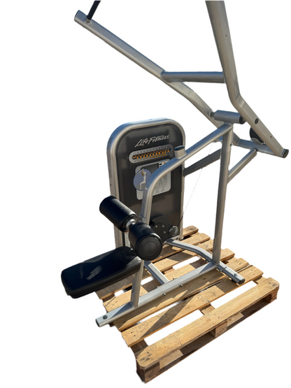 Life Fitness Circuit Series Late Pull Down Machine