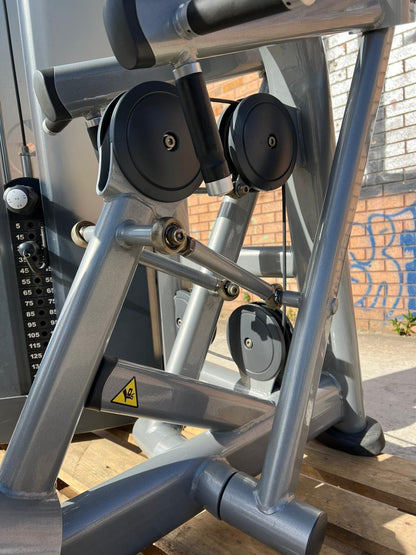 Life Fitness Signature Series Row / Rear Delt Machine