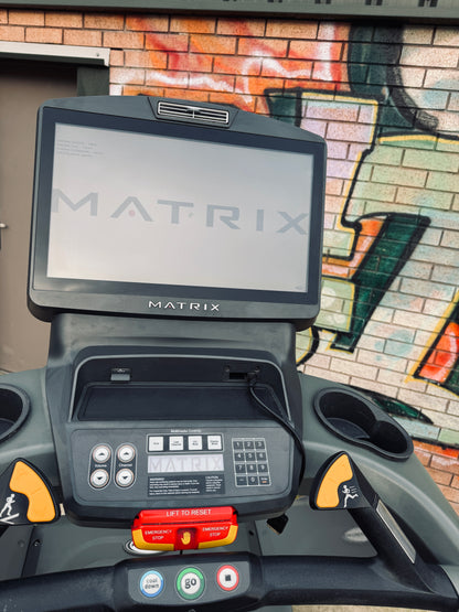 Matrix Fitness T7xi Commercial Treadmill – LCD Screen