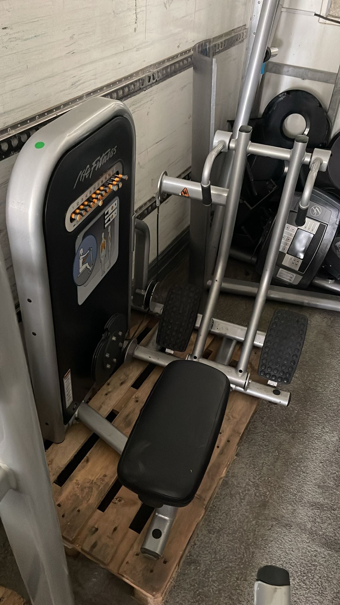 Life Fitness Circuit Series Abs Crunch Machine