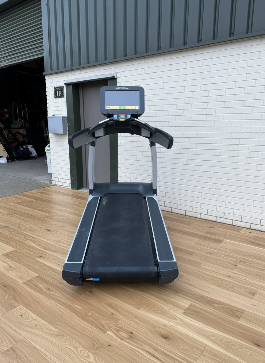 Life Fitness 95Ti Commercial Treadmill - LCD Screen