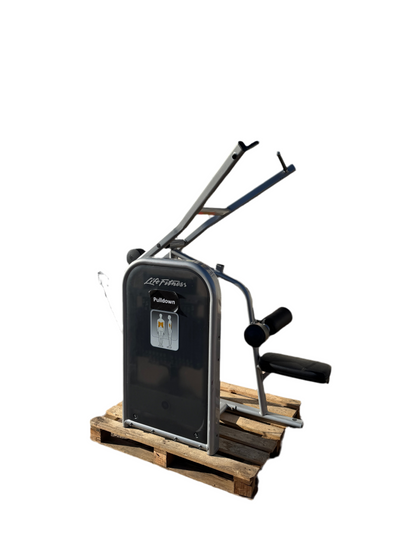 Life Fitness Circuit Series Late Pull Down Machine