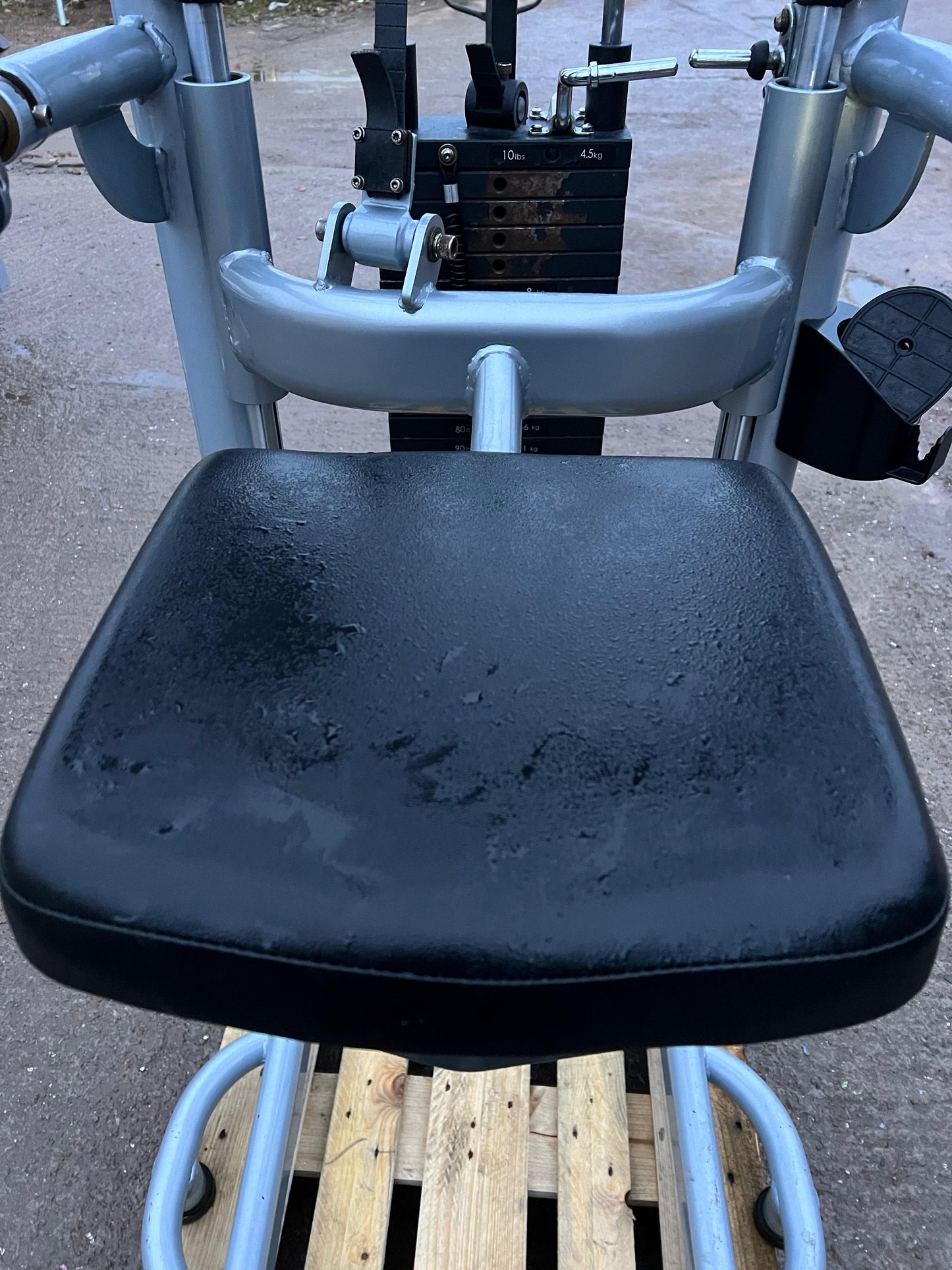 Matrix Aura G3 Assisted Chin / Dip Machine – Commercial Grade Strength Equipment
