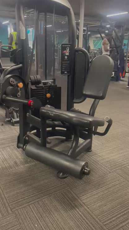 Matrix Aura G3 Leg Extension Machine – Black